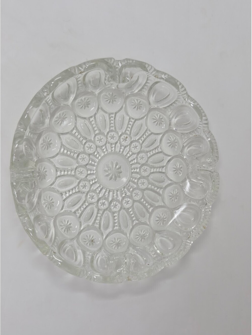 LE Smith Moon And Stars Clear Glass Ashtray Scalloped Vintage Round Dish
